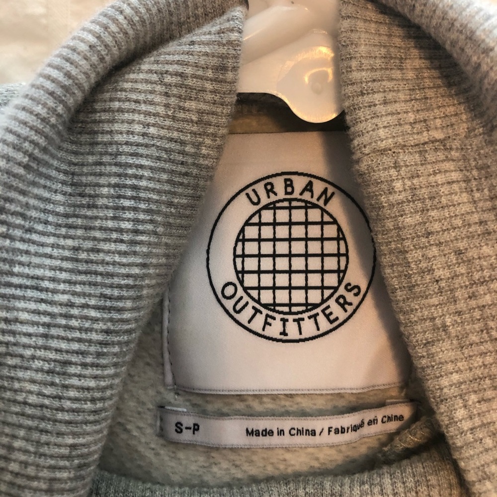 URBAN OUTFITTERS SWEATER